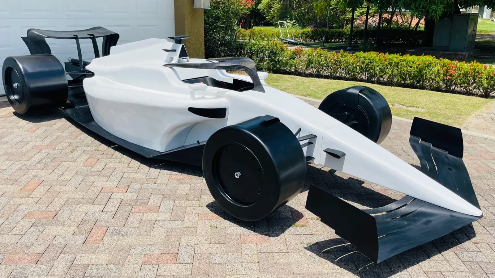 Full-size F1 replica, white body with black wings and tyres